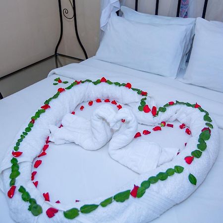 Kays Lodge Dar es Salaam Exteriör bild