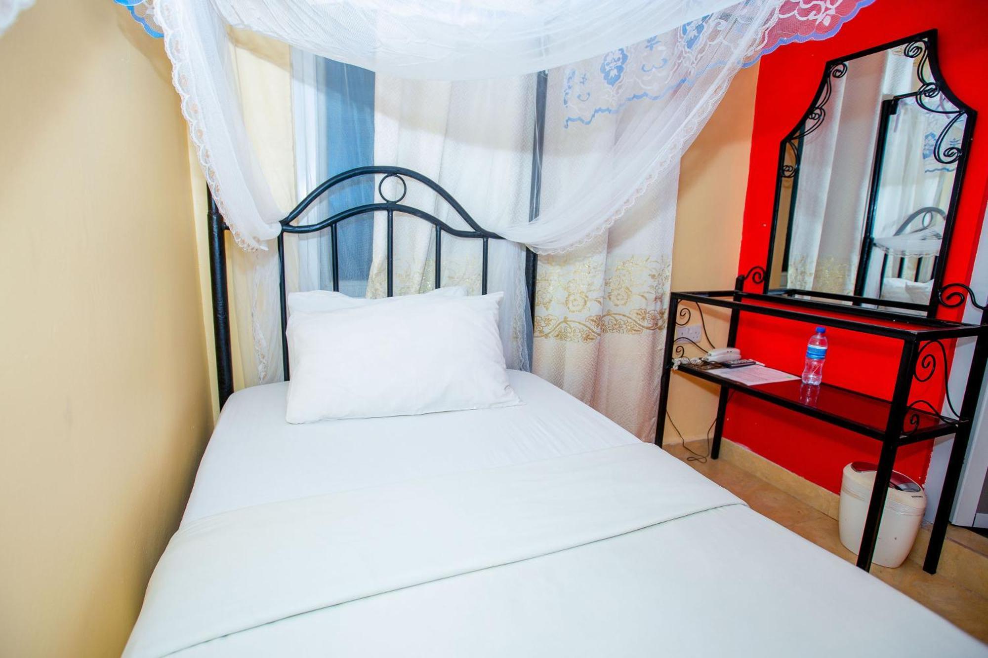 Kays Lodge Dar es Salaam Exteriör bild