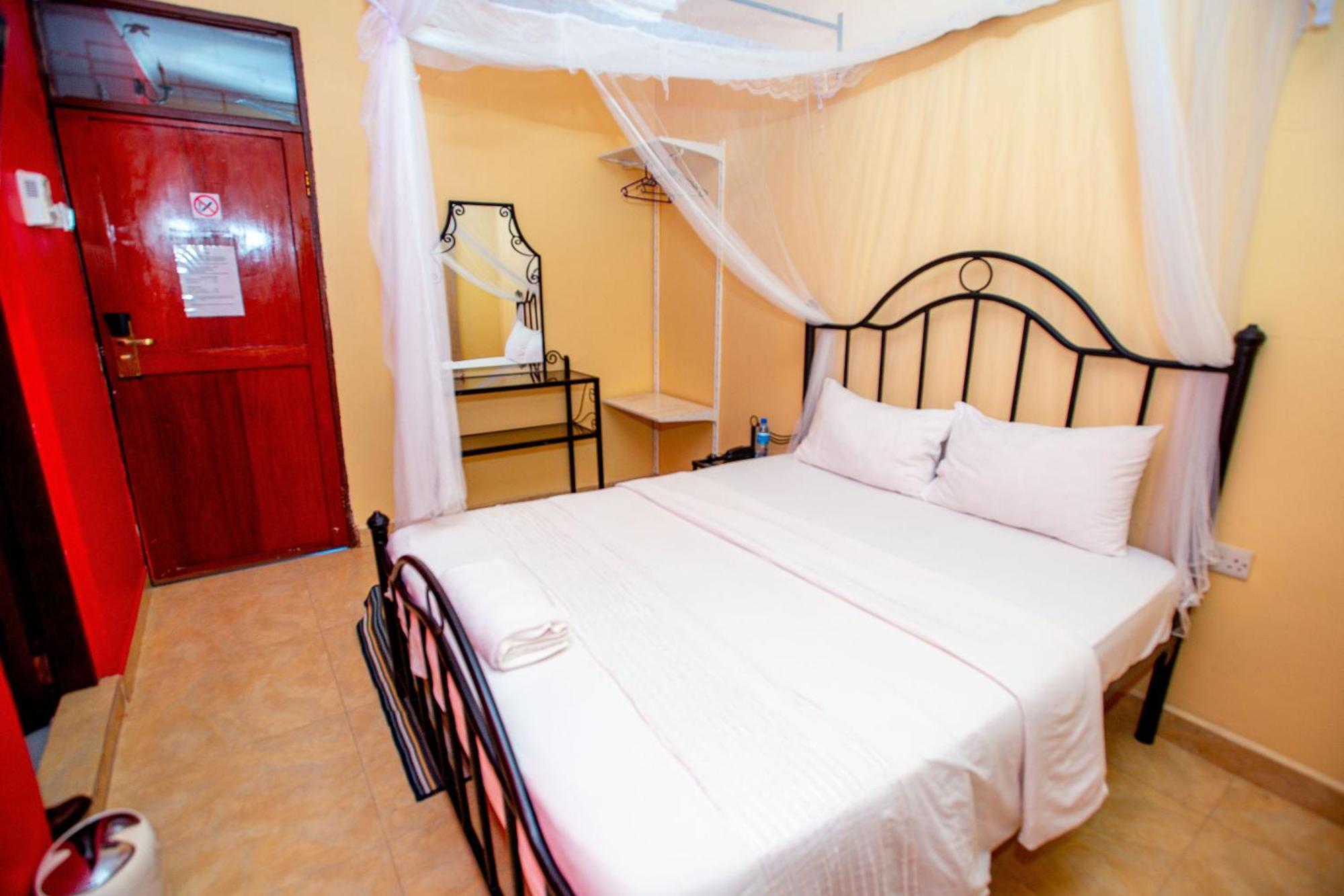Kays Lodge Dar es Salaam Exteriör bild